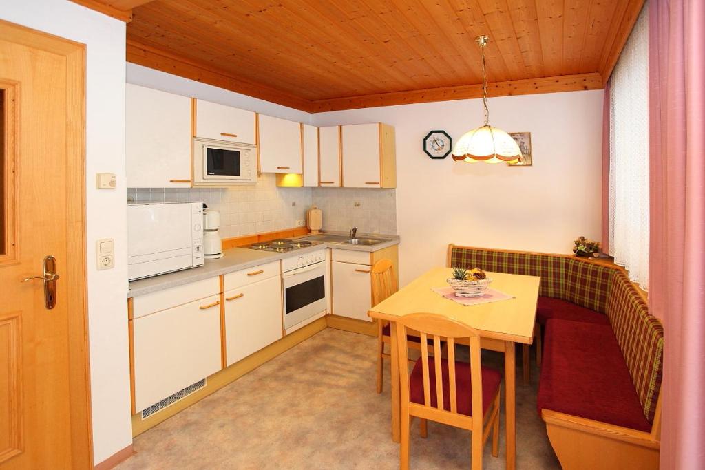 Kuchyňa alebo kuchynka v ubytovaní Ferienwohnung/Apartment Erna Prommegger