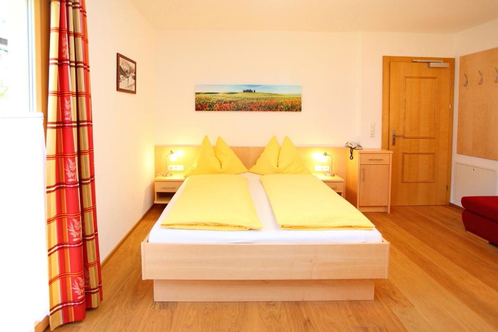 Posteľ alebo postele v izbe v ubytovaní Ferienwohnung/Apartment Erna Prommegger