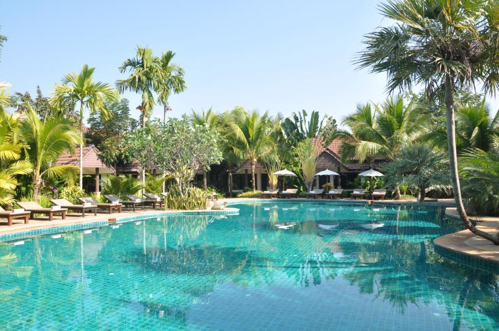 Piscina a Laluna Hotel And Resort, Chiang Rai o a prop
