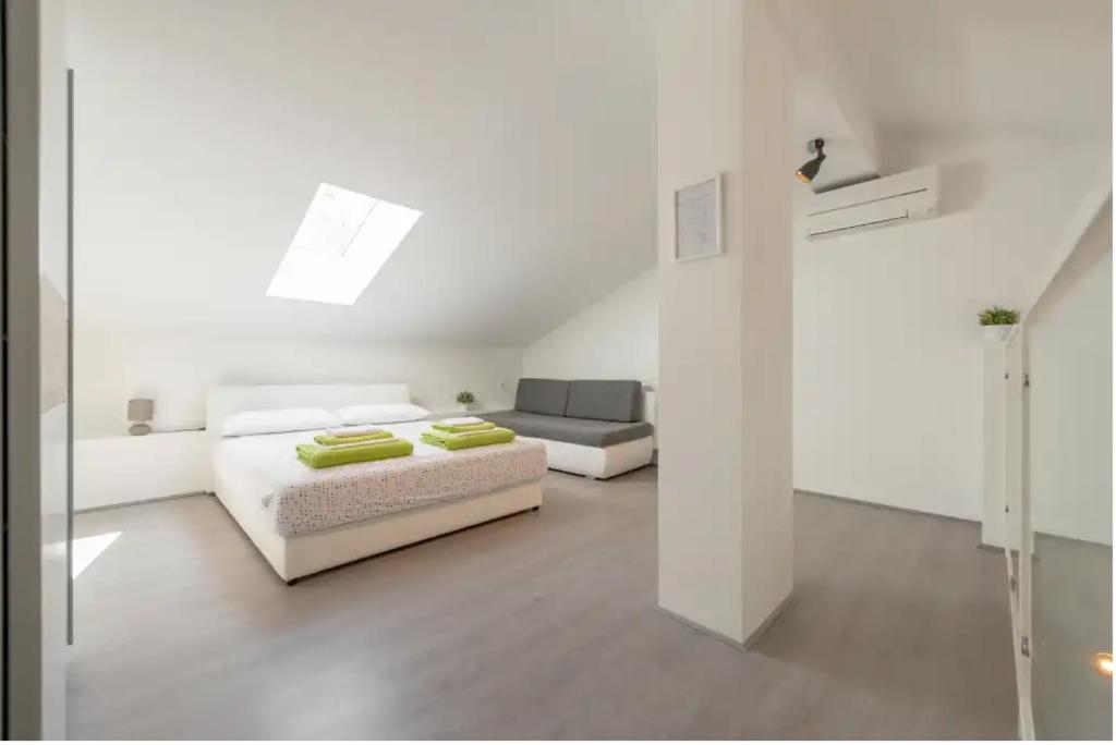 Postel nebo postele na pokoji v ubytování Apartments Mimac