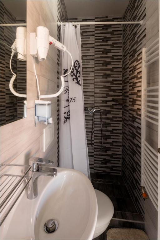 Koupelna v ubytování Toszkána Apartmanház