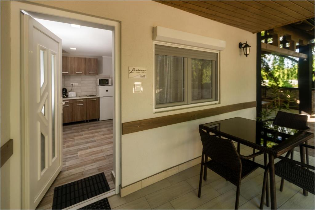 Kuchyň nebo kuchyňský kout v ubytování Toszkána Apartmanház