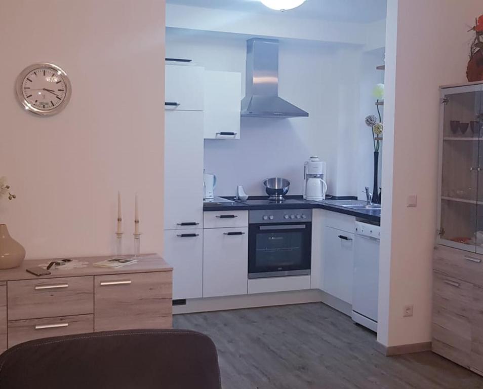 Kuchyň nebo kuchyňský kout v ubytování Ferienwohnung Ostseepalast