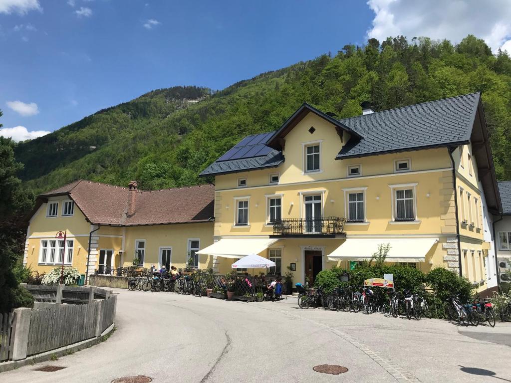 Nespecifikovaný výhled na hory nebo výhled na hory při pohledu z hotelu