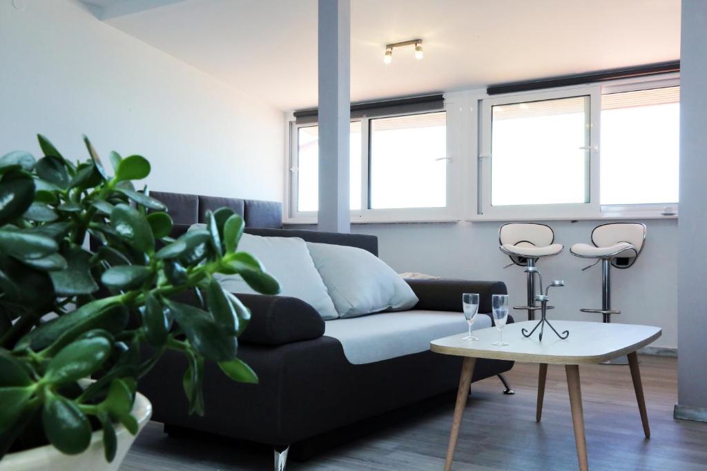 A seating area at Ermioni Apartments