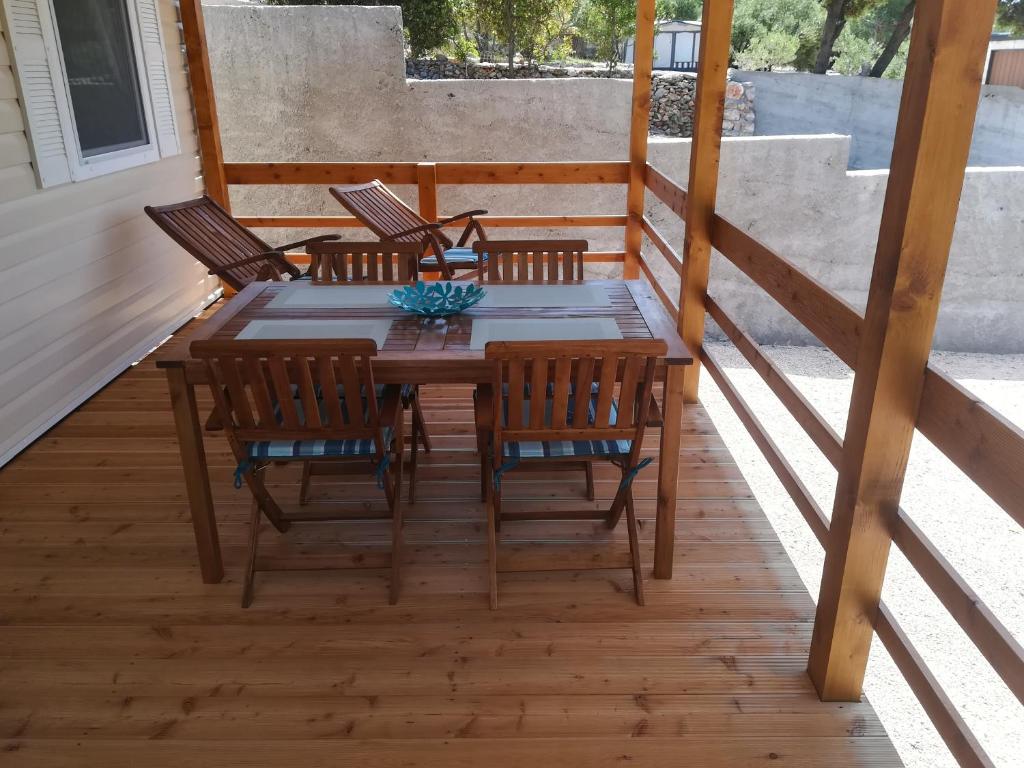 Balkón nebo terasa v ubytování Kamp Lunga