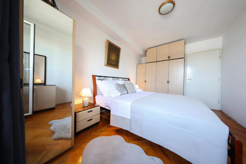 Łóżko lub łóżka w pokoju w obiekcie Apartment Ana & Marko
