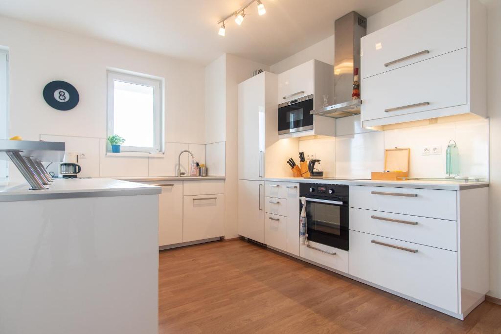 Kuchnia lub aneks kuchenny w obiekcie Prostorný 3 pokojový apartmán s dvěma terasami