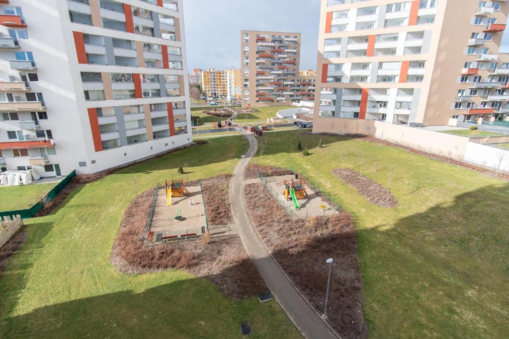 Ogród w obiekcie Prostorný 3 pokojový apartmán s dvěma terasami