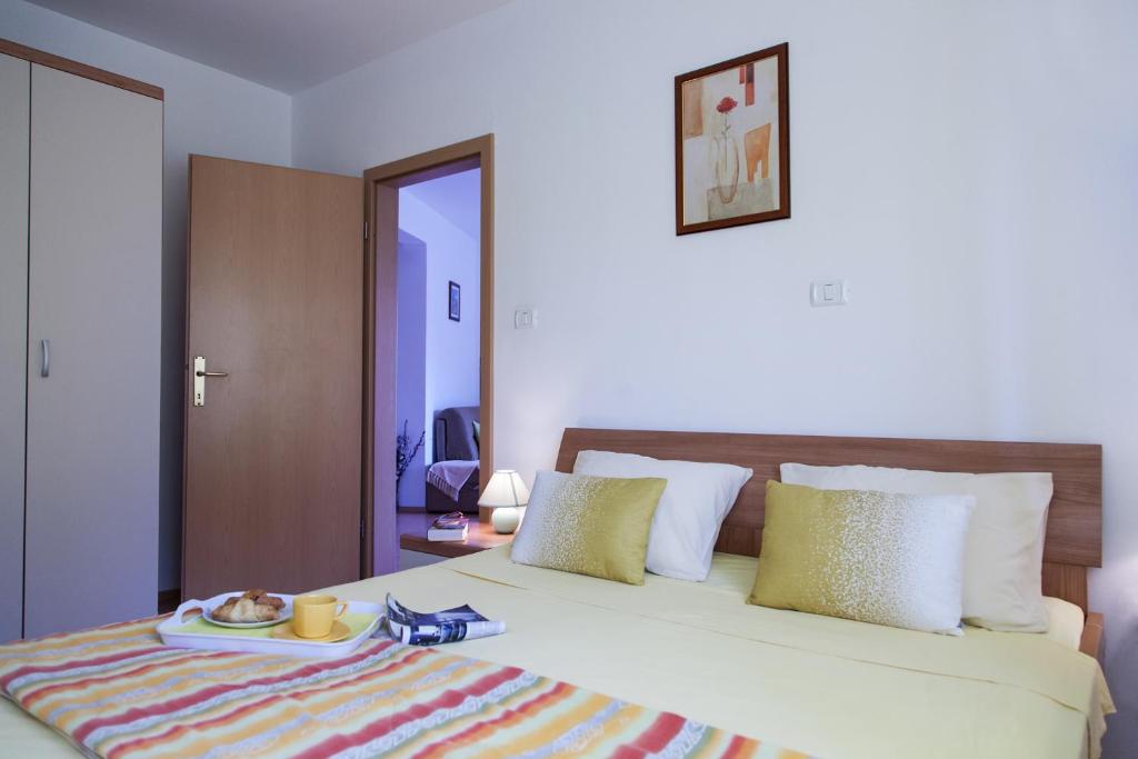 Postel nebo postele na pokoji v ubytování Apartment Helga