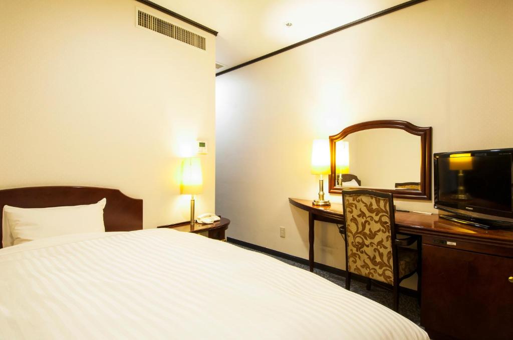 Postel nebo postele na pokoji v ubytování TsukubaNoYu Urban Hotel
