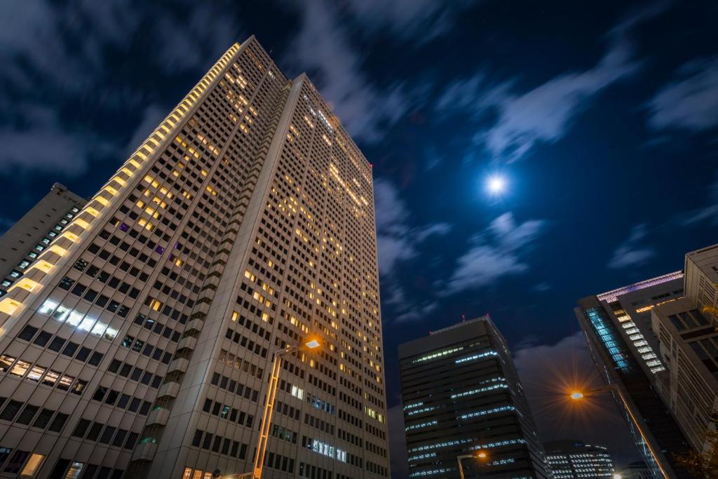 a city street at night with tall buildings at Keio Plaza Hotel Tokyo in Tokyo