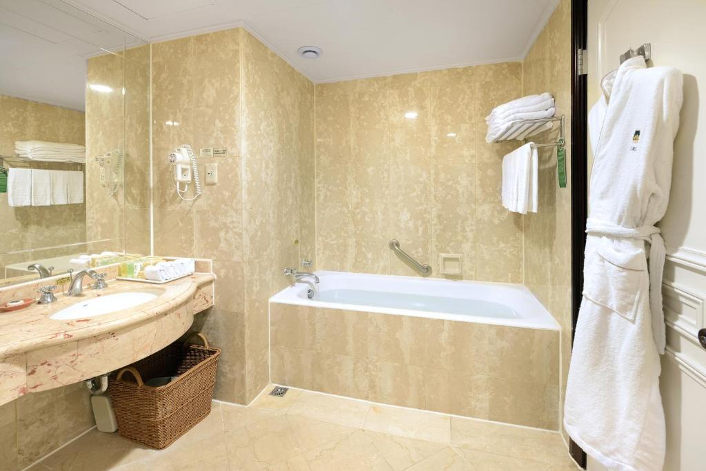 Koupelna v ubytování Le Midi Hotel Chitou