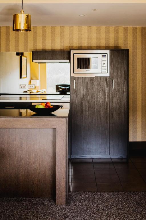 Kuchyň nebo kuchyňský kout v ubytování Bolton Hotel