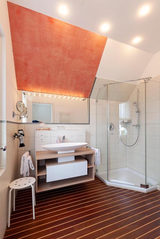 Koupelna v ubytování Hotel Hagnauer Seeperle