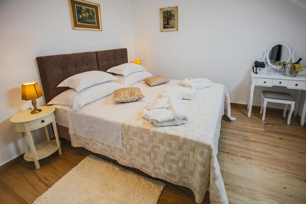 Postel nebo postele na pokoji v ubytování Heritage Hotel Dea Hvar