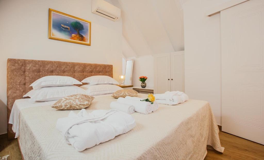 Postel nebo postele na pokoji v ubytování Heritage Hotel Dea Hvar