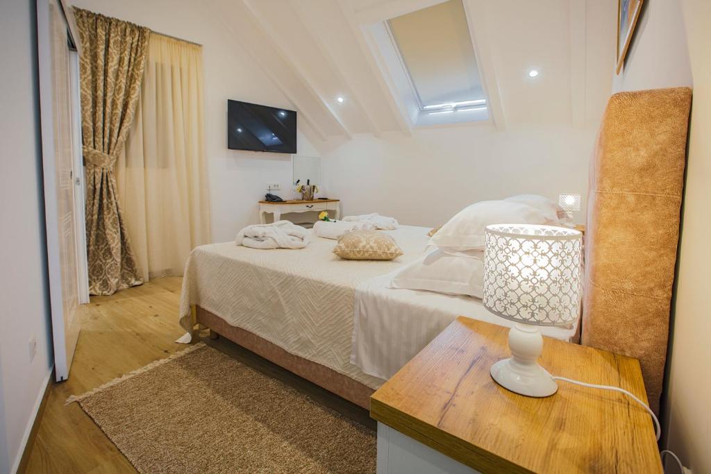 Postel nebo postele na pokoji v ubytování Heritage Hotel Dea Hvar