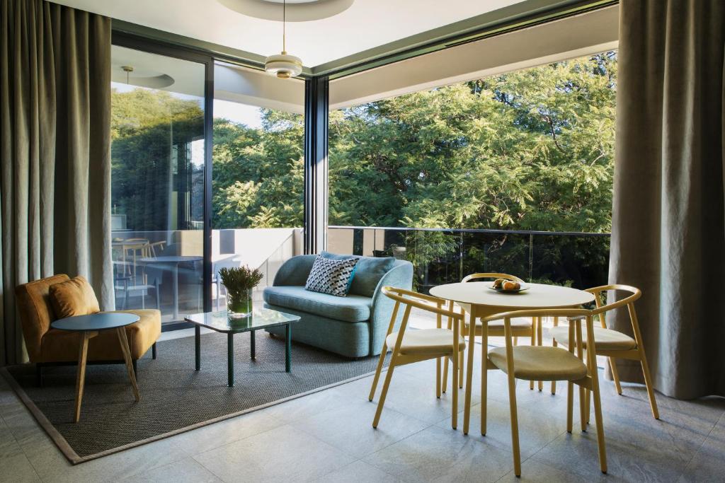 Posezení v ubytování Home Suite Hotels Rosebank