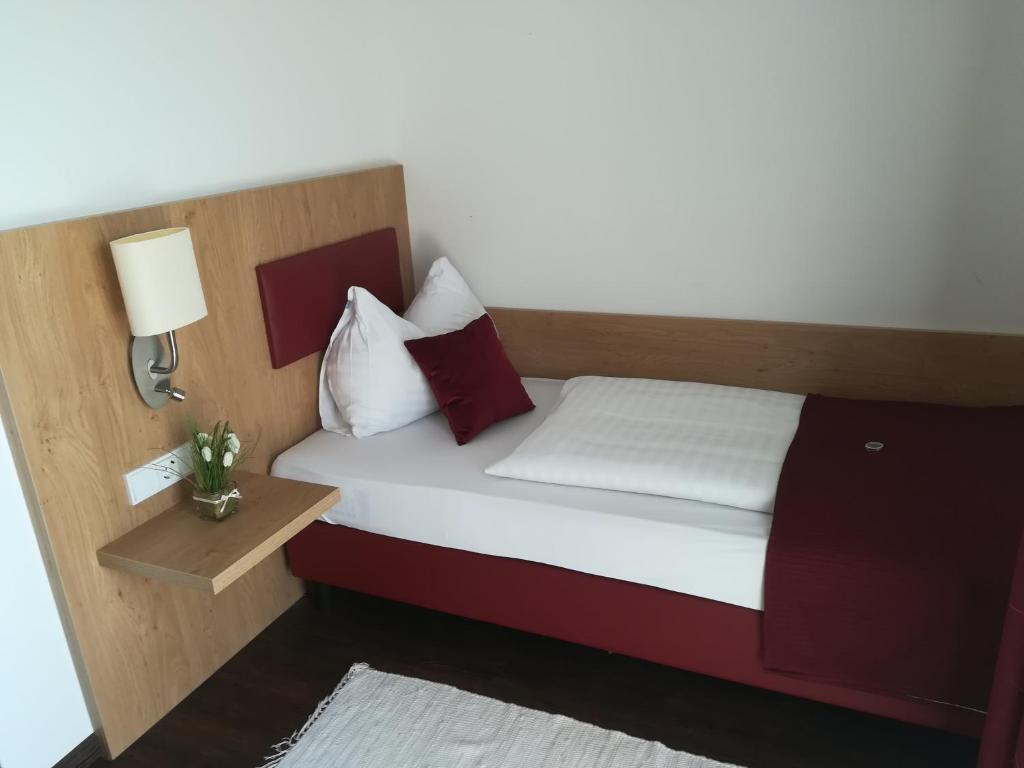 Ένα ή περισσότερα κρεβάτια σε δωμάτιο στο Hotel Restaurant Perschler