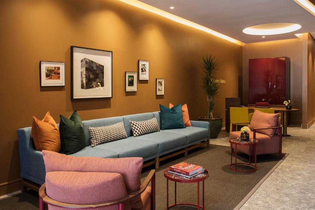 Posezení v ubytování Home Suite Hotels Rosebank