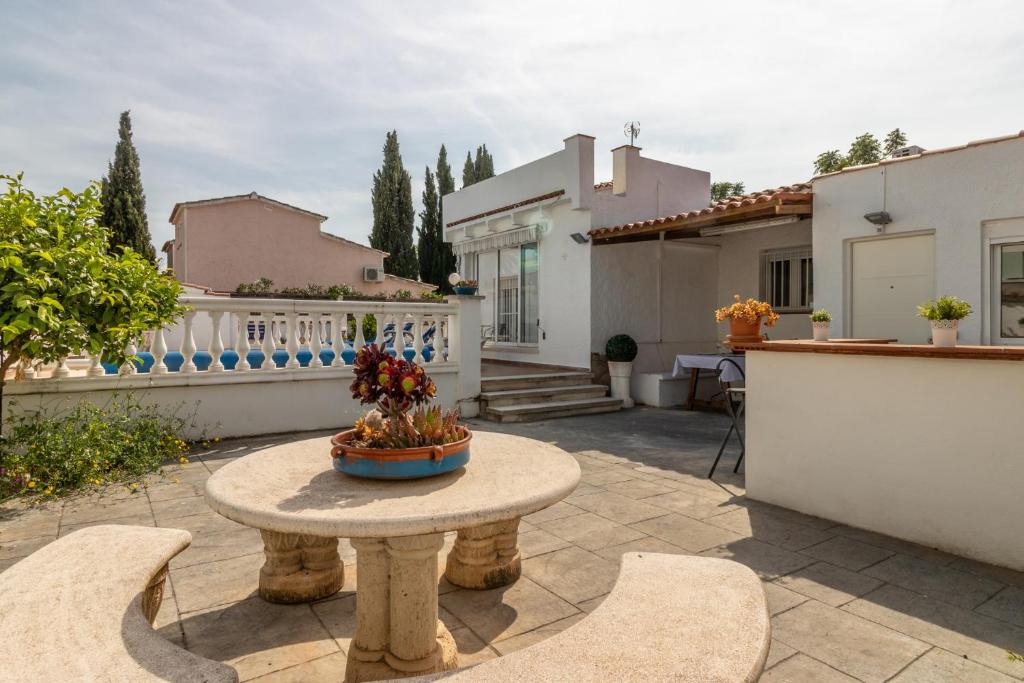 Fotografia z galérie ubytovania Goldhome - Montgri - Piscina climatizada v destinácii Empuriabrava