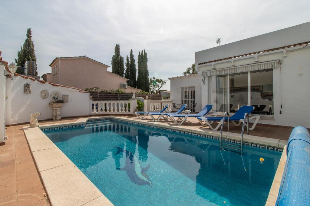 Fotografia z galérie ubytovania Goldhome - Montgri - Piscina climatizada v destinácii Empuriabrava