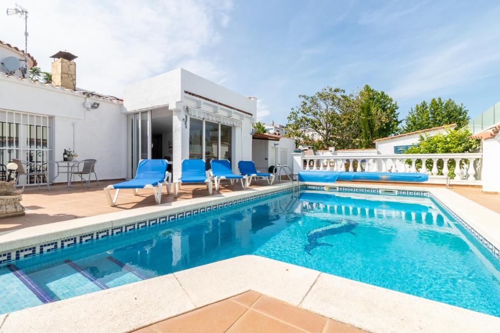 Fotografia z galérie ubytovania Goldhome - Montgri - Piscina climatizada v destinácii Empuriabrava
