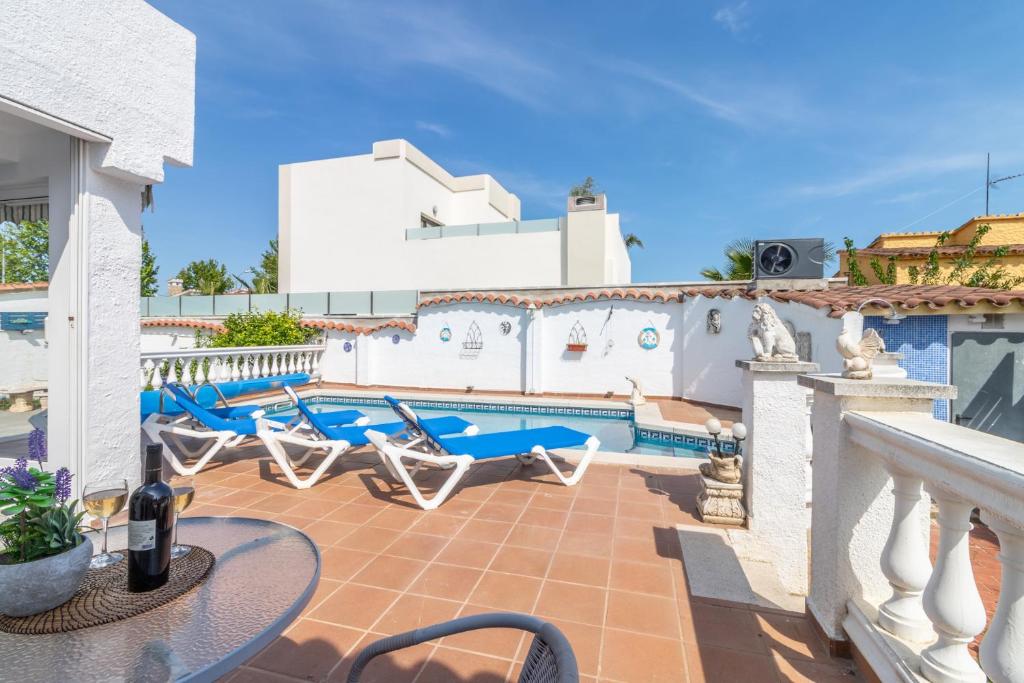 Fotografia z galérie ubytovania Goldhome - Montgri - Piscina climatizada v destinácii Empuriabrava