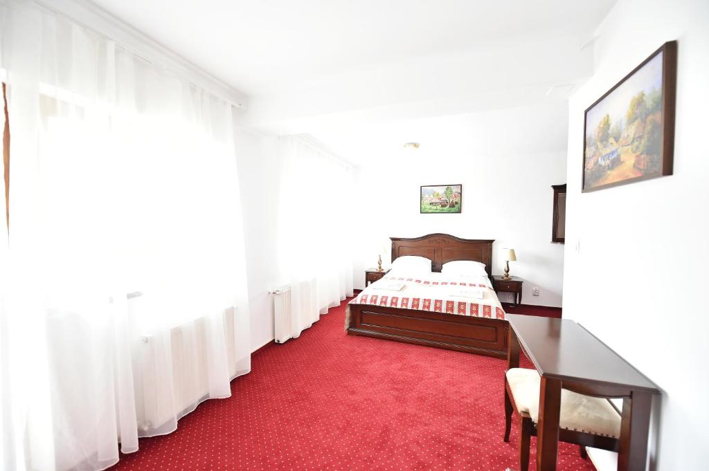 Pensiunea Castania - Pensiune cu piscina la munte - Набор