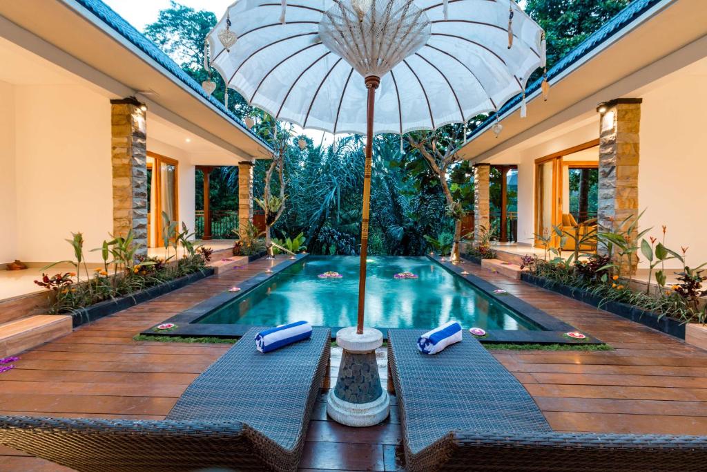 Bazén v ubytování The Pesaren Ubud nebo v jeho okolí
