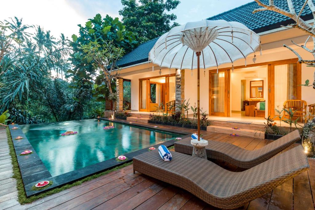 Bazén v ubytování The Pesaren Ubud nebo v jeho okolí