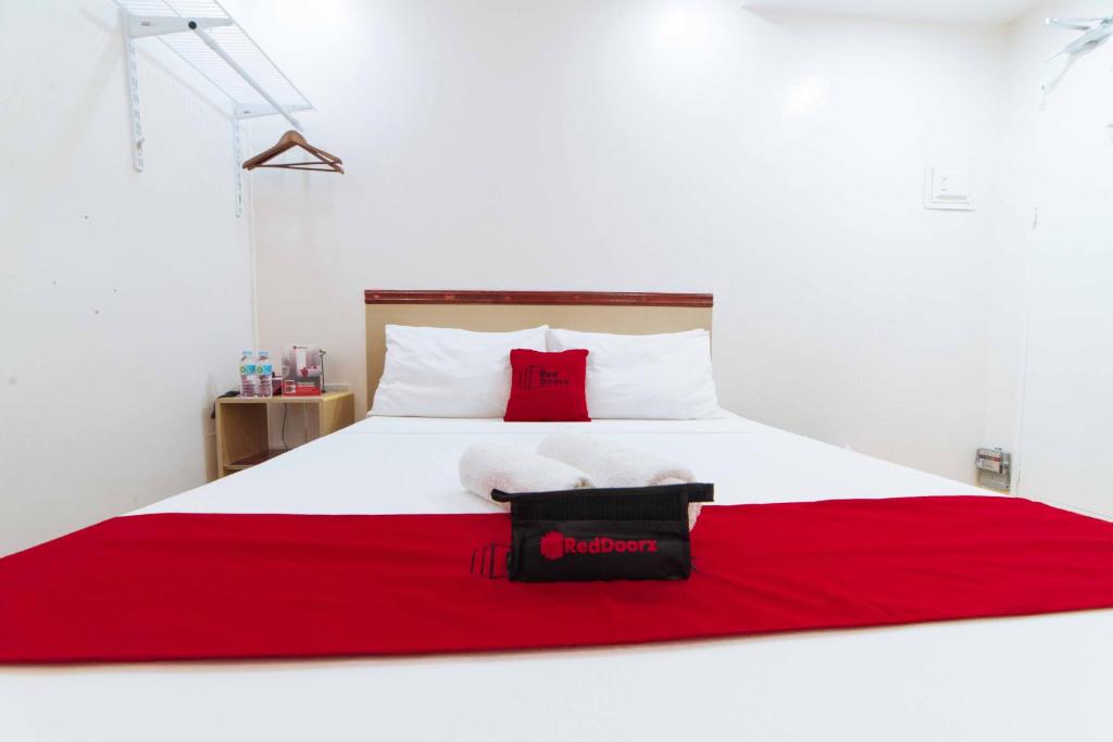 Postel nebo postele na pokoji v ubytování RedDoorz Plus near SM Lanang Davao