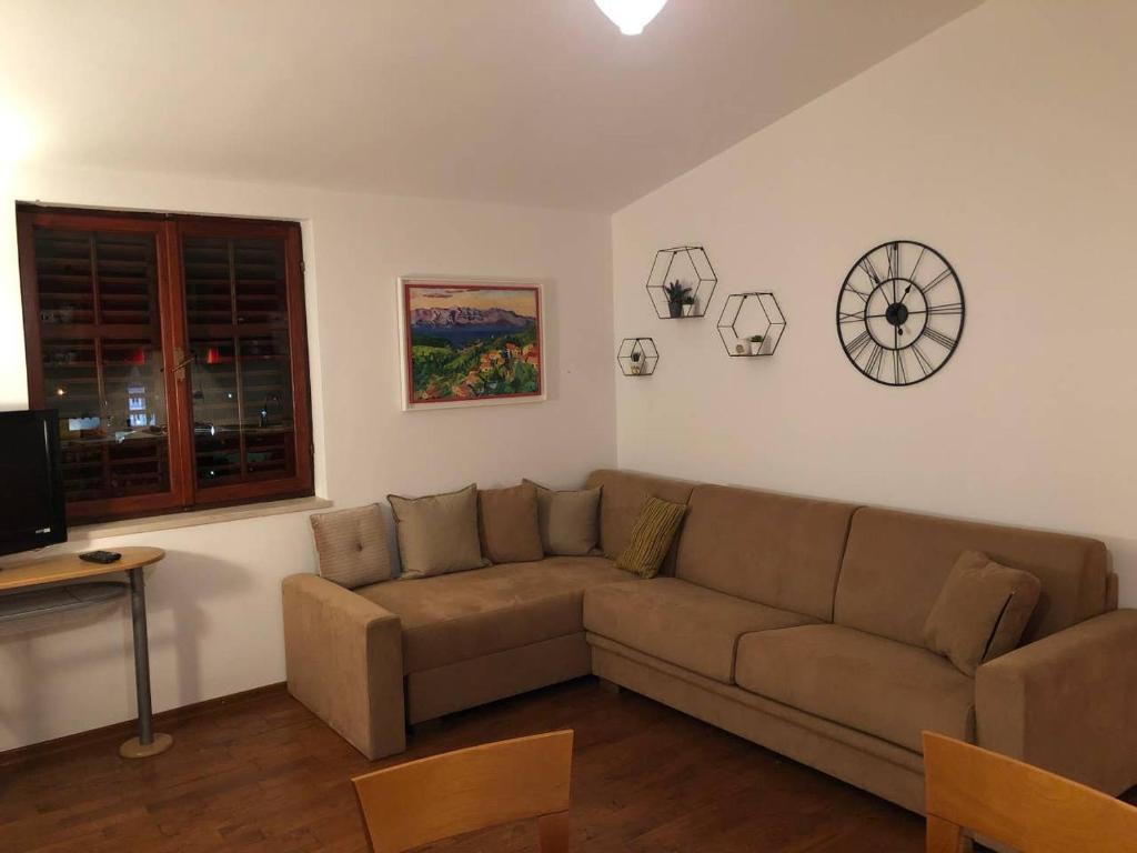 Posedenie v ubytovaní BellaVista Jelsa 2+2