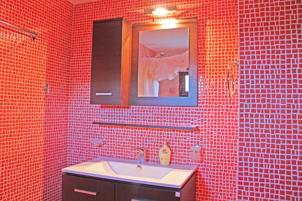A bathroom at The Vivian - Luxury Stone Villa