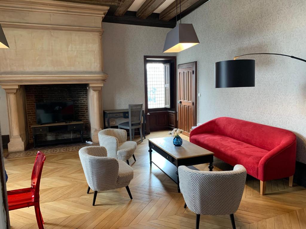 a living room with a red couch and chairs at Le Clos Renaissance in Amboise