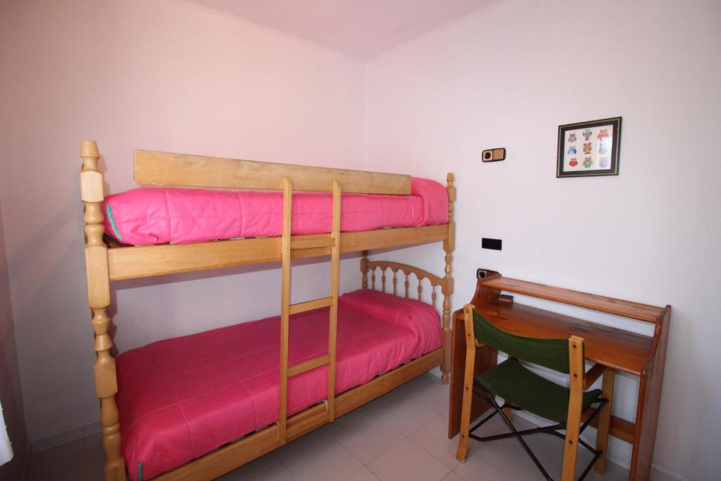 Posteľ alebo postele v izbe v ubytovaní Apart-rent Casa con piscina Sant Maurici 0191