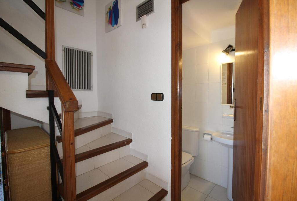 Kúpeľňa v ubytovaní Apart-rent Casa con piscina Sant Maurici 0191