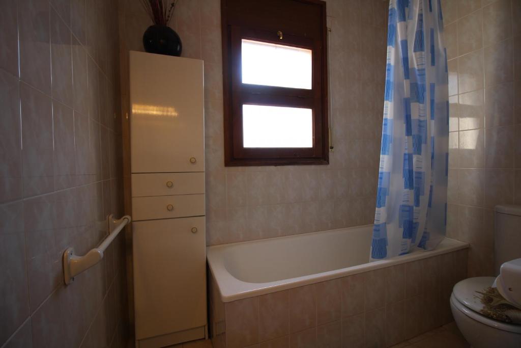 Kúpeľňa v ubytovaní Apart-rent Casa con piscina Sant Maurici 0191