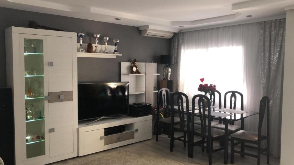 Kuchyň nebo kuchyňský kout v ubytování Gran partamiento en Alicante