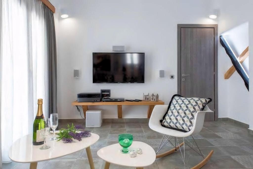 TV a/nebo společenská místnost v ubytování Aurum