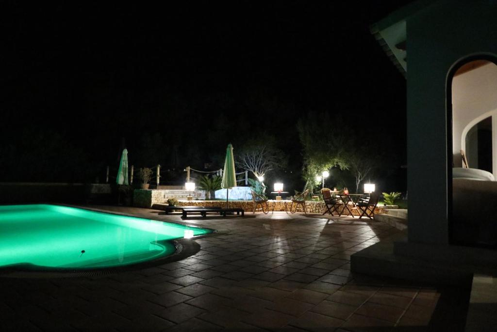Bazén v ubytování La Casa Menorca nebo v jeho okolí