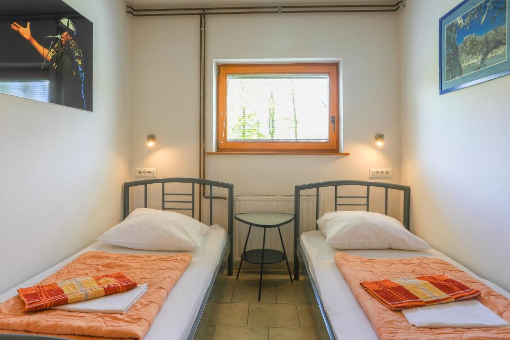 Postel nebo postele na pokoji v ubytování ROOMS JANI