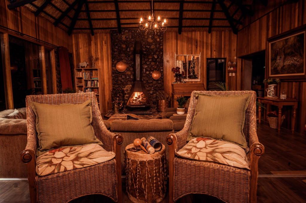 Posezení v ubytování Kukummi Lodge - formerly Mackaya Bella Country Lodge