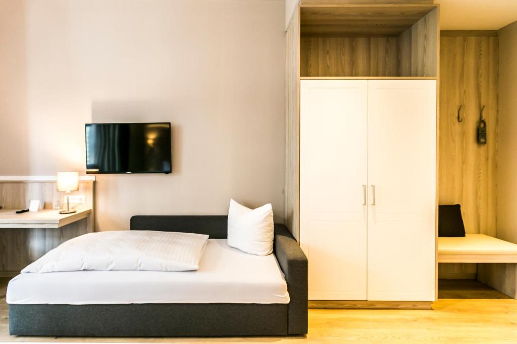Postel nebo postele na pokoji v ubytování Hotel Sailer