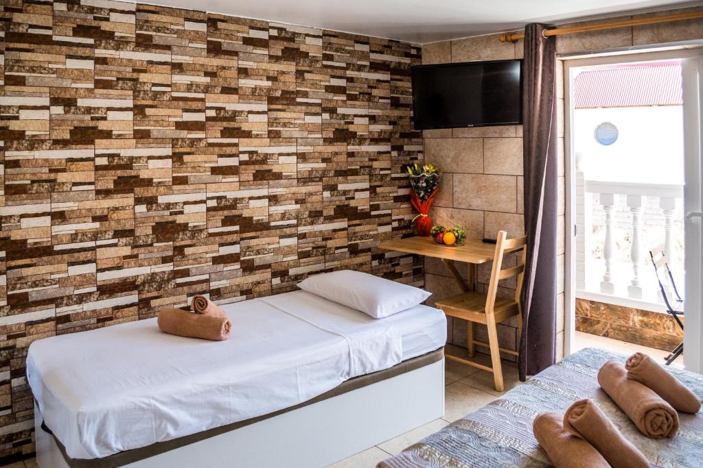 Hostel Poseidon - HM - Doppelzimmer Mit Balkon (2 Erwachsene + 1 Kind)