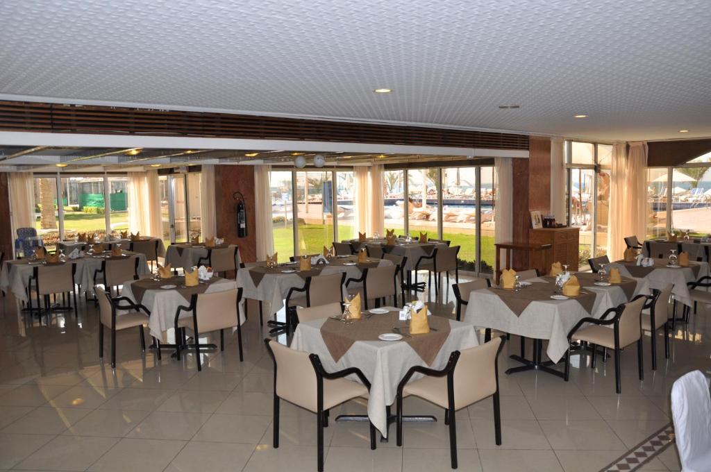 Restaurace v ubytování Sharjah Carlton Hotel