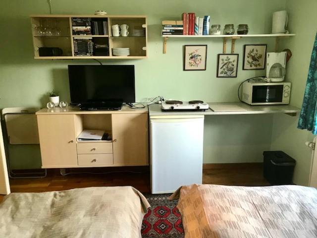 TV a/nebo společenská místnost v ubytování B&B Ishoej Private bath