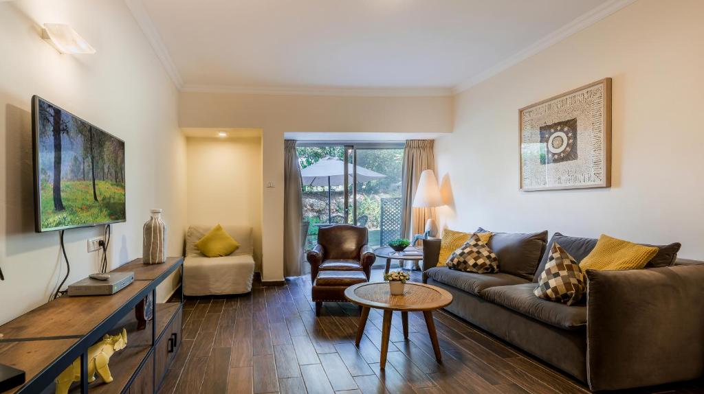 Posezení v ubytování C Hotel Neve Ilan
