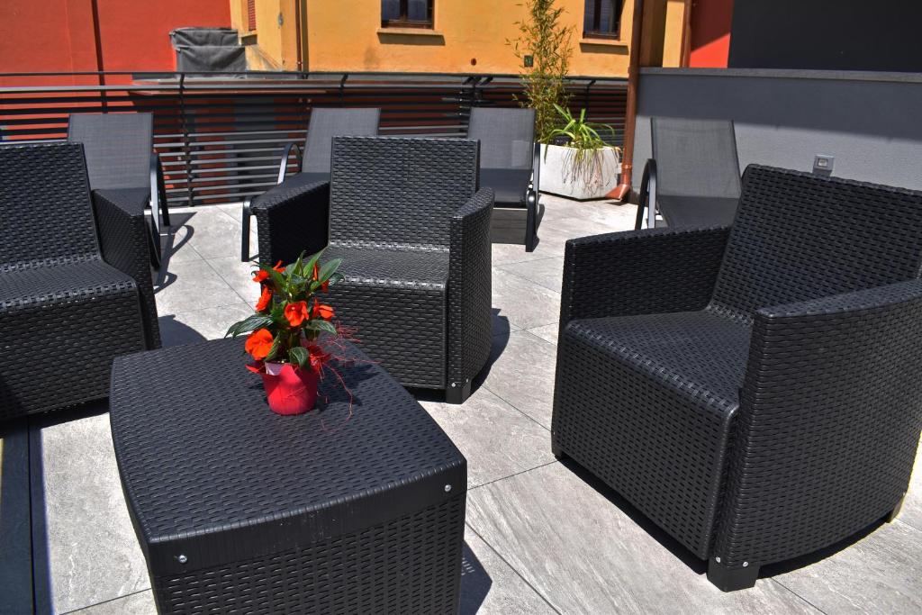 A seating area at Residence Lake Como